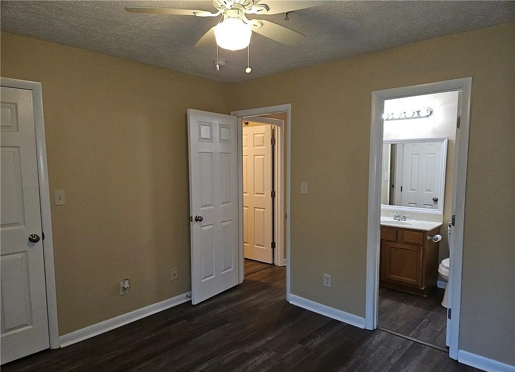 Building Photo - 3375 Galleria Dr