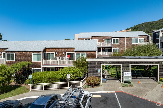 Entrance - Parnow Friendship House