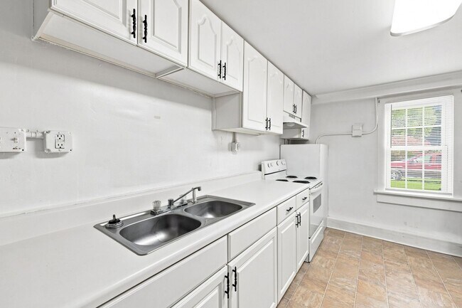 Building Photo - 101 E Woodall St