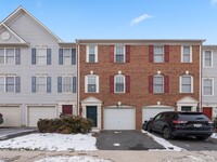 Building Photo - This move-in ready townhome has been thoug...