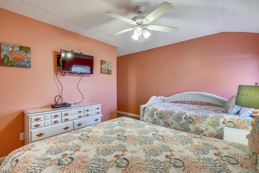 Building Photo - 2858 Joan Ave