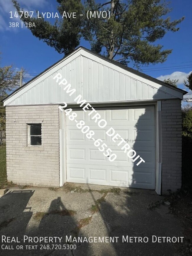 Building Photo - EASTPOINT BUNGALOW READY TO BE MOVED INTO.