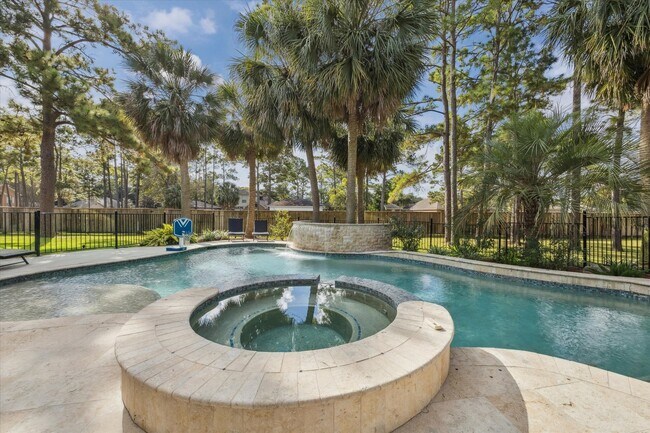 Building Photo - 600 Royal Oaks Dr