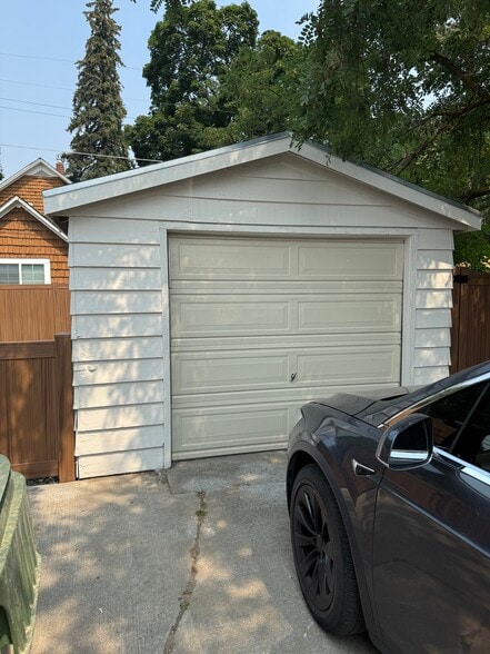 Building Photo - 803 E 37th Ave