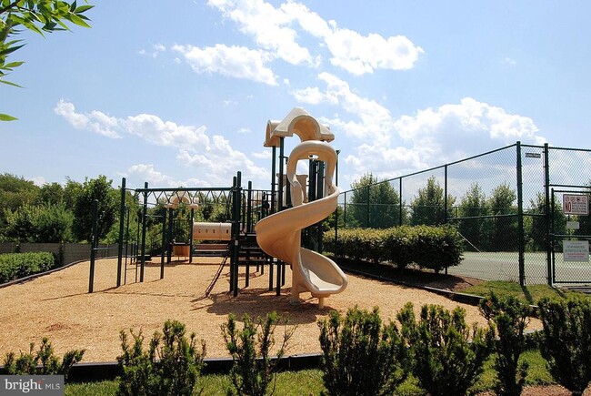 Building Photo - 350 Tannery Dr