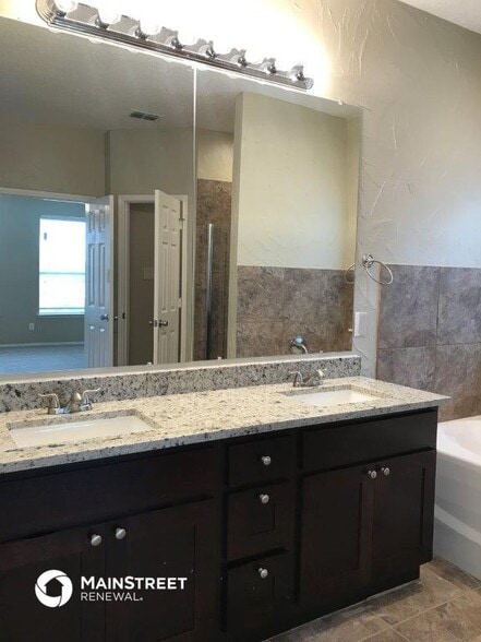 Building Photo - 219 N Waterford Oaks Dr