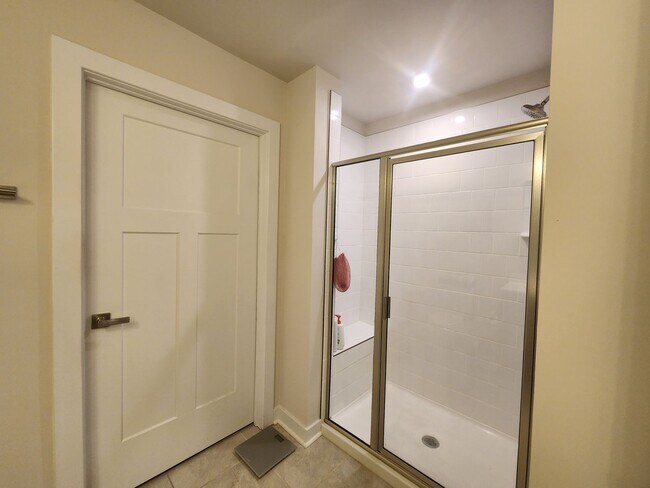 Building Photo - 3 Bedroom Townhome in Troutman