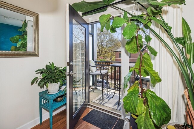 Building Photo - 3741 N Wolcott Ave