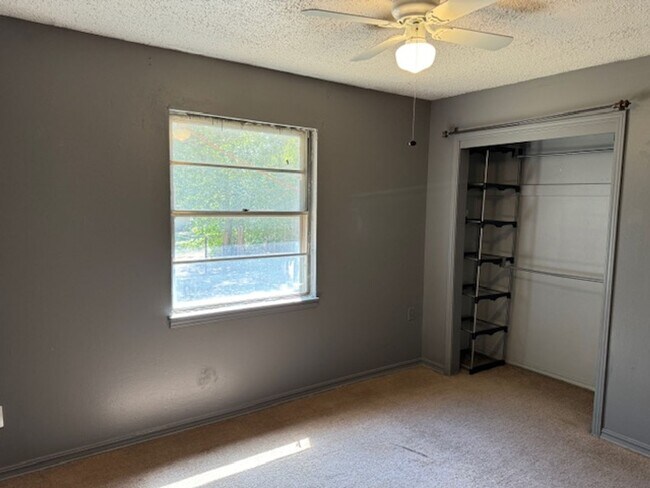 Building Photo - 3 bed 1.5 baths in Bethany!