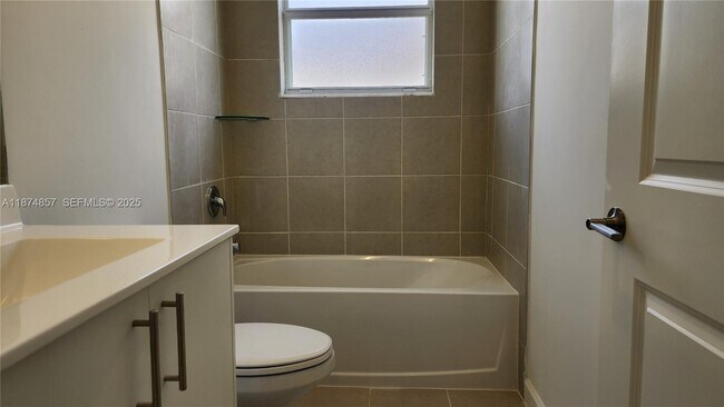 Building Photo - 2965 SE 23rd Ave