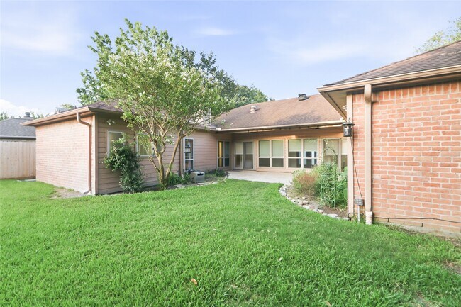 Building Photo - 2234 Foreland Dr
