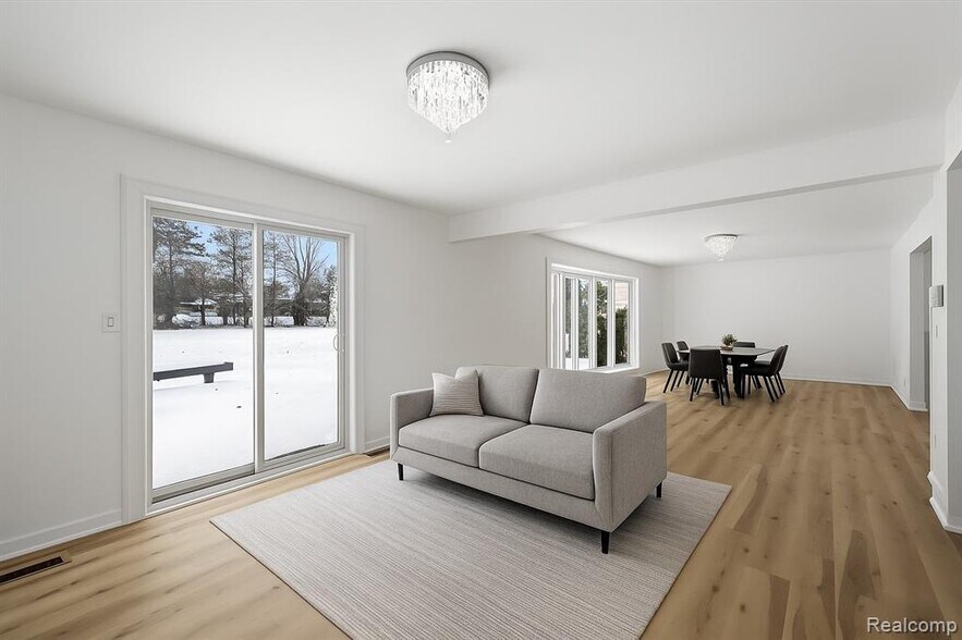 Building Photo - 5570 Forman Dr