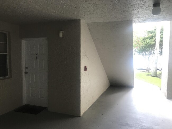 Building Photo - 2861 N Oakland Forest Dr