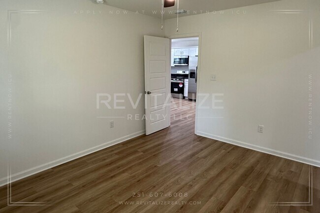 Building Photo - **OPEN HOUSE 08/17 1-3PM** 4 Bed/2 Bath Ho...