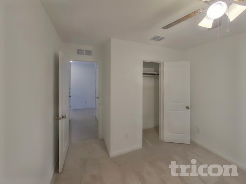 Building Photo - 913 Mossycup St