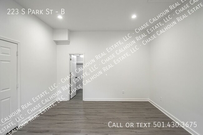 Building Photo - 223 S Park St