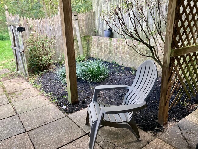 Building Photo - 500 Meadow Hall Dr