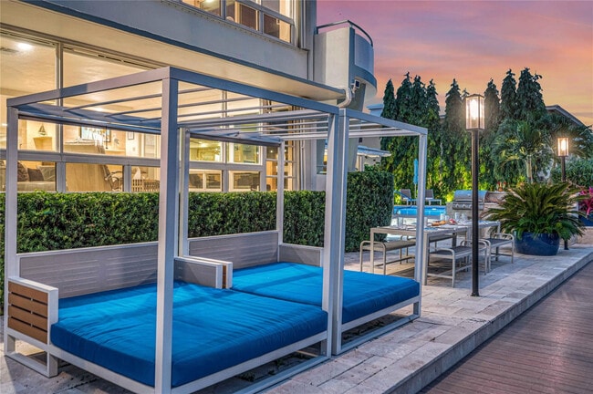 Building Photo - 2740 NE 15th St