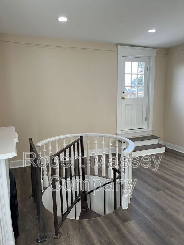 Building Photo - 932 Cherokee Rd