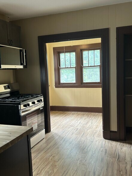 Building Photo - 228 McCormick Pl
