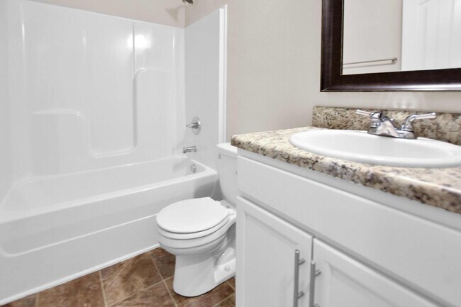 Building Photo - Pet Friendly Five Bedroom!