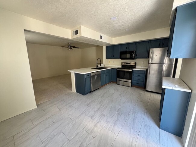 Building Photo - Beautiful 3 bedroom 2.5 bathroom NW Albuquerque.