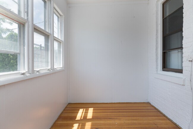 Building Photo - 3337 W Cullom Ave