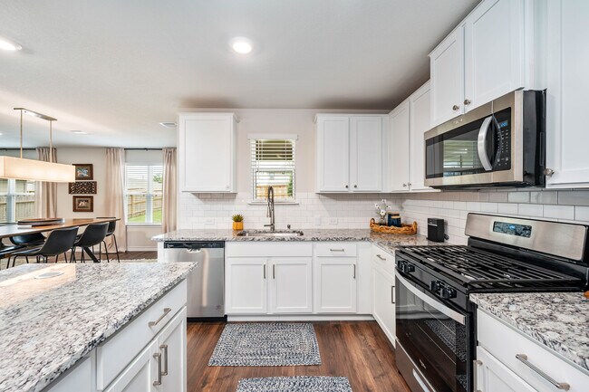 Building Photo - 22607 Green Jacket