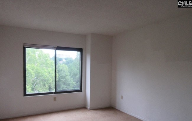 Building Photo - 1600 Park Cir