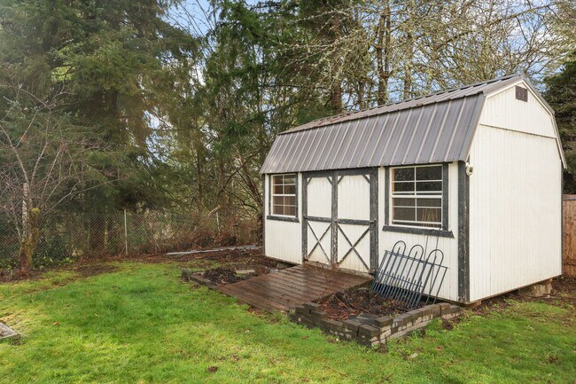 Building Photo - Move in ready, 3 bedroom rambler - Olympia School District