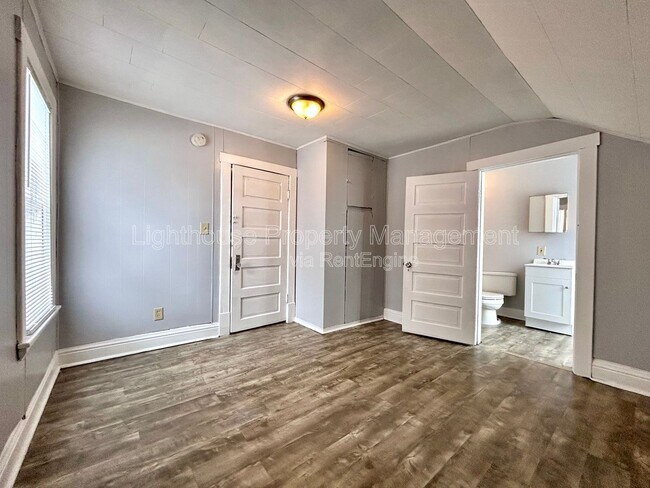 Building Photo - 2417 Reynolds St