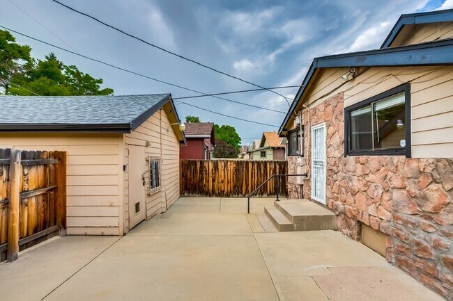 Building Photo - 4435 Clay St