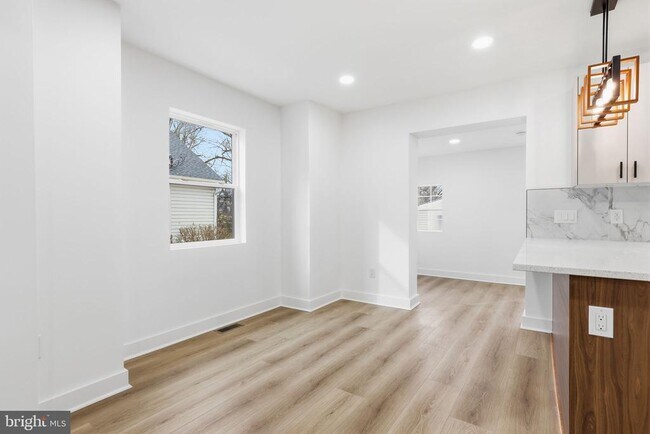 Building Photo - 7803 Monroe Ave