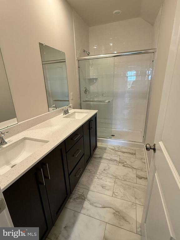 Building Photo - 733 Platinum Dr