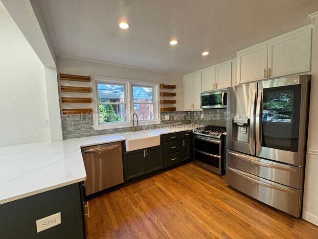 Building Photo - 3018 Medlin Dr