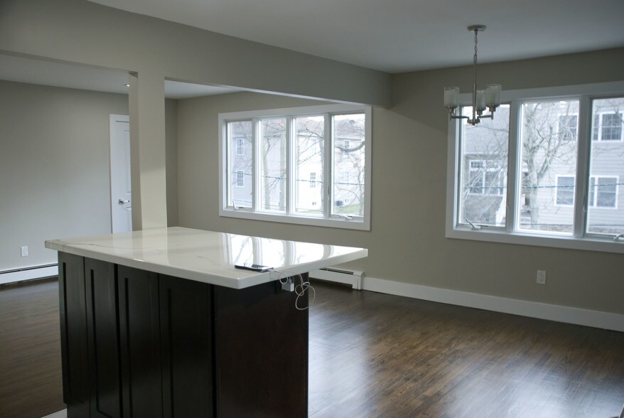 Building Photo - 519 Jackson Ave