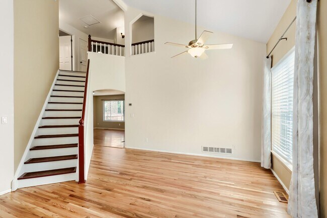 Building Photo - Evolve Real Estate: Meticulous Executive 4 Bedroom Plus Finished Basement Available IMMEDIATELY!