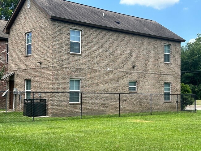 Building Photo - 5390 Paige St