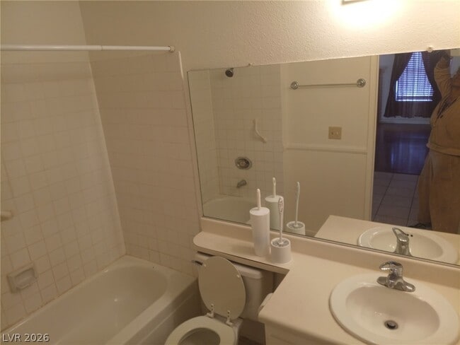 Building Photo - 3926 Bushnell Dr