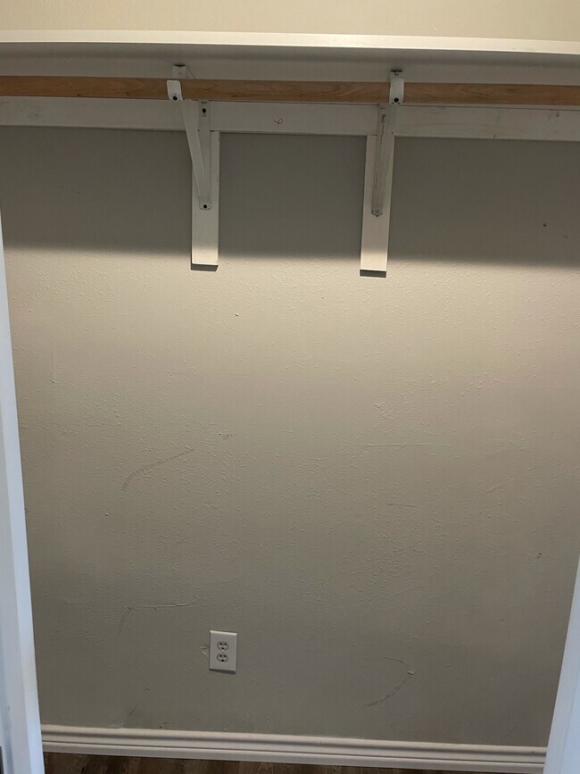 Building Photo - 613 S Andrews Ave