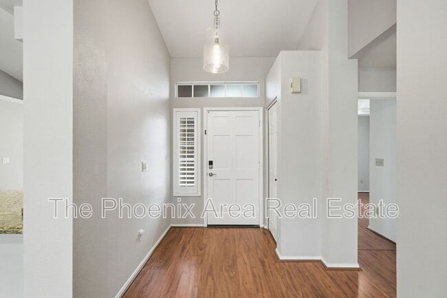 Building Photo - 4425 E Douglas Ave