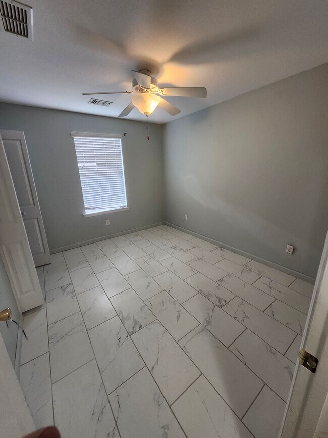 Building Photo - 552 Brooke Hampton Dr
