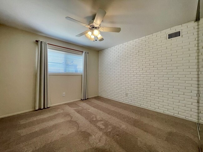 Building Photo - Gorgeous 4 Bedroom 2 Bathroom Home in Bonita!
