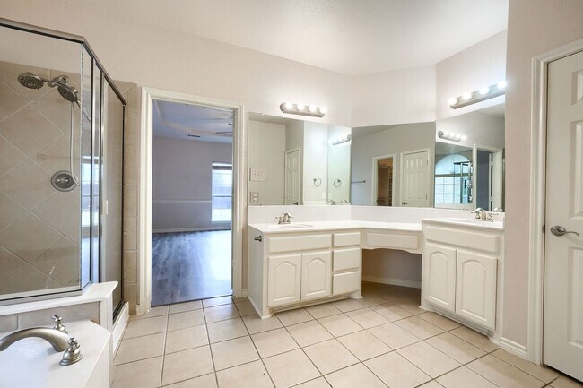 Building Photo - Stunning 5-Bedroom Home with Spacious Backyard and Modern Upgrades