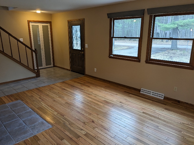 Building Photo - 9815 Wintergreen Dr