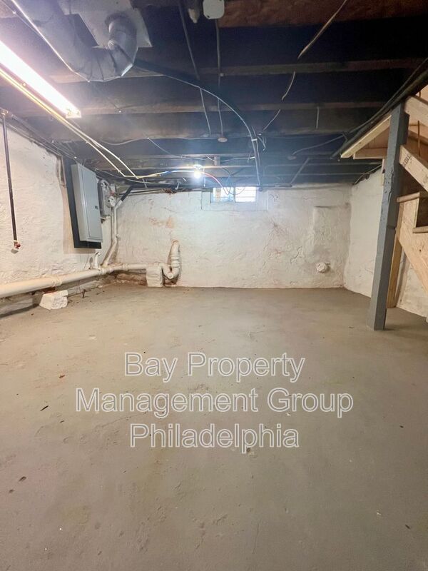 Building Photo - 2165 W Grange Ave