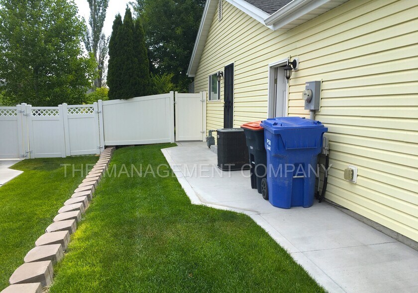 Building Photo - 1671 Atlantic St