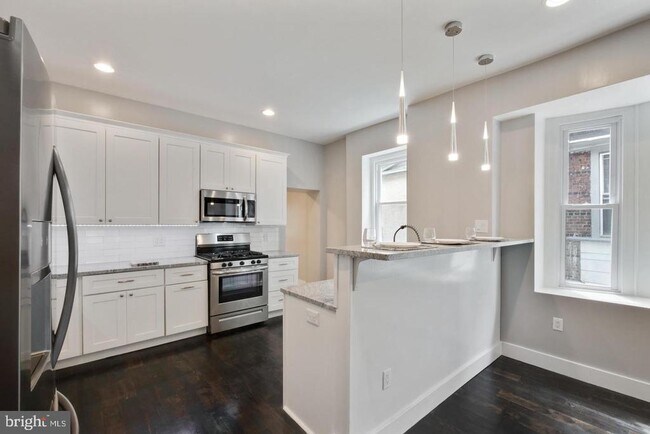Building Photo - 5445 Ridge Ave