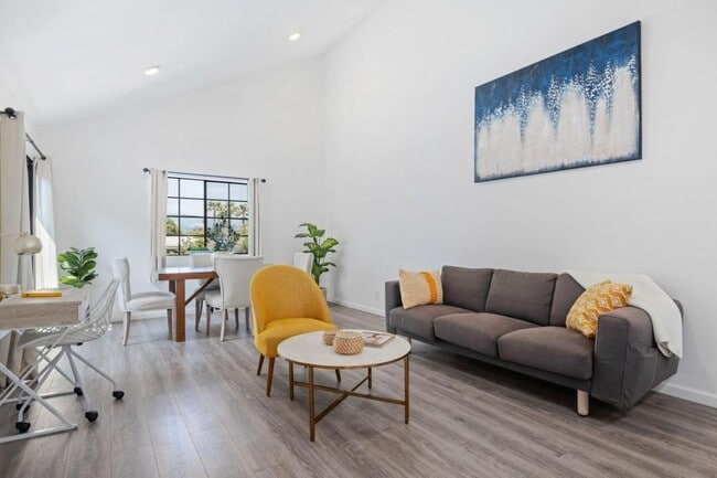 Building Photo - 325 Ladera St