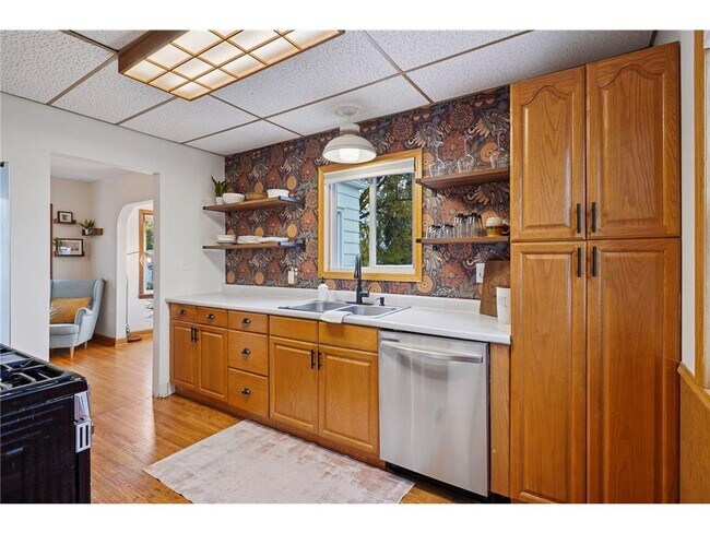 Building Photo - 1705 Ivy Ave E